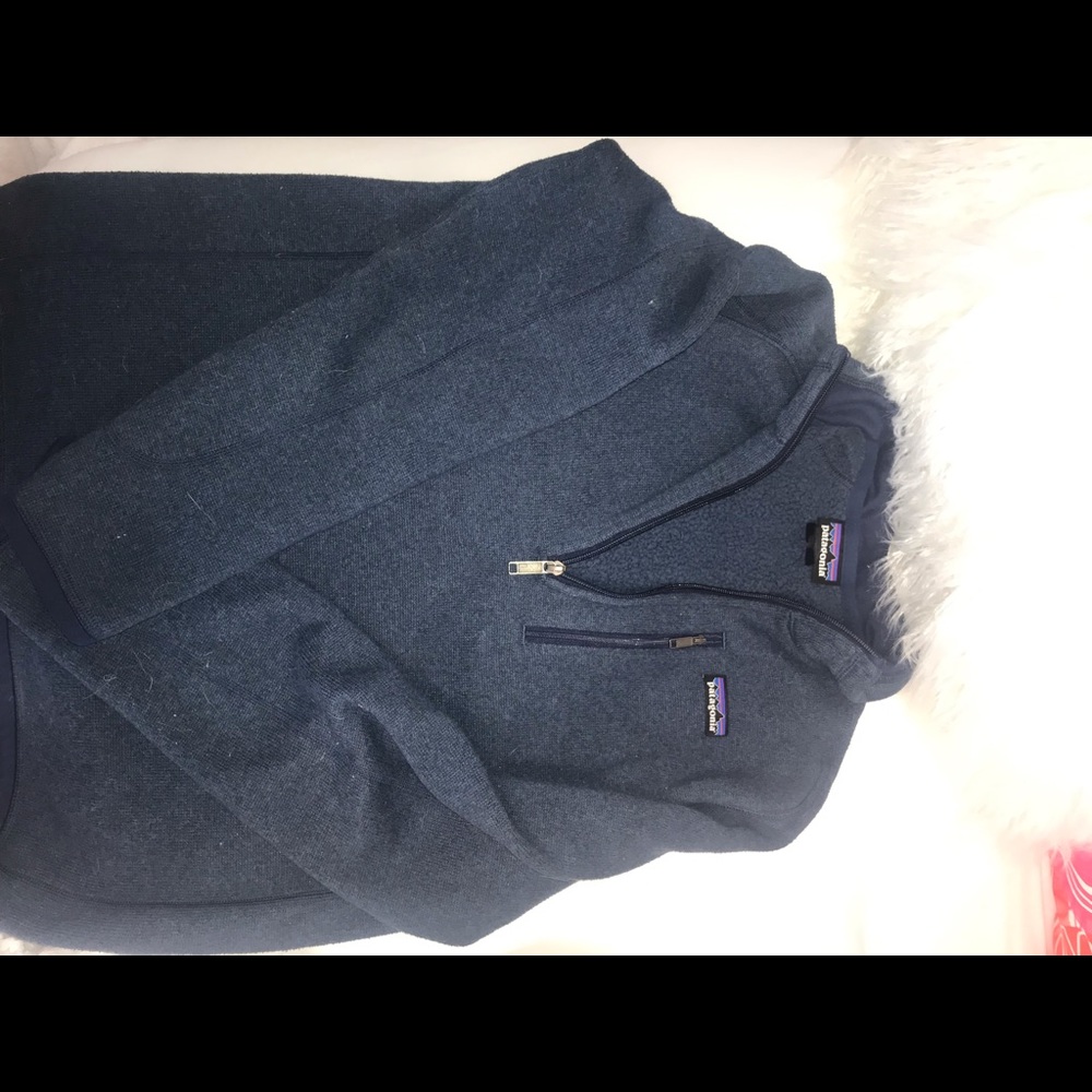 Men’s navy Patagonia fleece (1/4 zip)